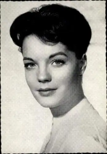 Ak Schauspielerin Romy Schneider, Portrait