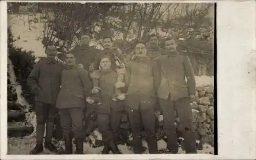 Foto Ak Deutsche? Soldaten in Uniformen, Gruppenfoto