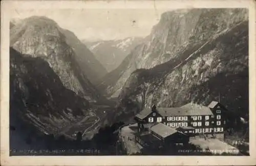 Foto Ak Naerodal Norwegen, Hotel Stalheim, Blick ins Gebirgstal