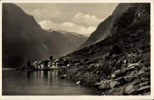 Ak Gudvangen Norwegen, Uferpartie, Dorf