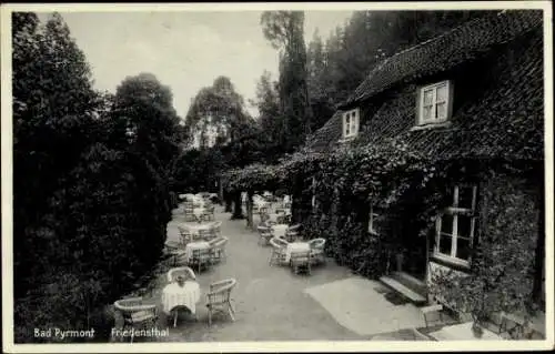 Ak Bad Pyrmont in Niedersachsen, Kaffee Restaurant Friedensthal, Bes. G. Freckmann, Außenbereich