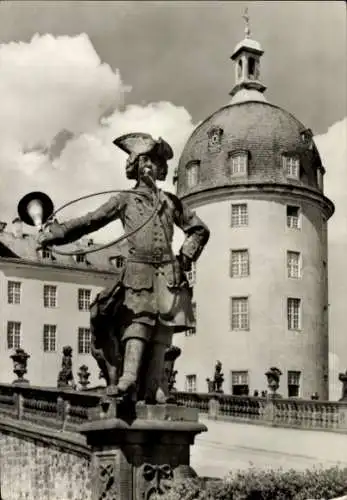 Ak Moritzburg in Sachsen, Barockmuseum, Schloss, Soldatenstatue