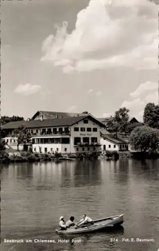 Ak Seebruck am Chiemsee Oberbayern, Hotel Post, Ruderboot