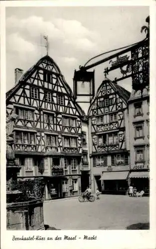 Ak Bernkastel Kues an der Mosel, Markt, Fachwerkgebäude