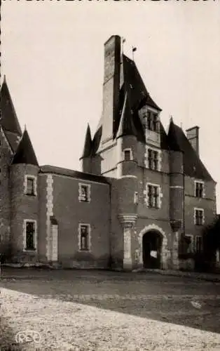 Ak Aubigny sur Nère Cher, Rathaus, ehemaliges Stuart Castle