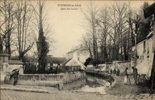 Ak Tournan en Brie Seine et Marne, Quai du Lavoir