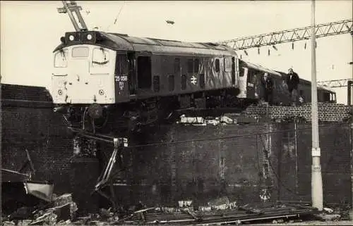 Ak Stoke on Trent West Midlands England, Zugunglück 22 Oktober 1985, Bahnhof