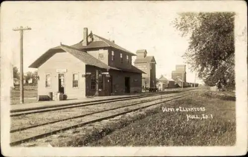 Ak Hull Iowa USA, Depot-Aufzüge