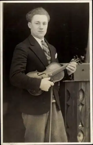 Foto Ak Junger Mann mit einer Geige, März 1931