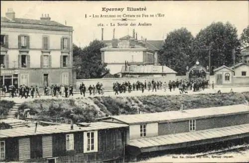 Ak Épernay Marne, Sortie des Ateliers, Eastern Railway