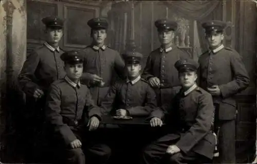 Foto Ak Deutsche Soldaten in Uniformen, Gruppenfoto, Kaiserzeit, I. WK