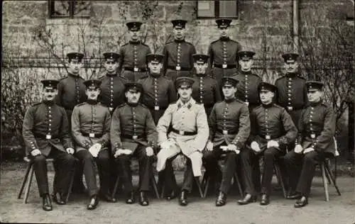 Foto Ak Deutsche Soldaten in Uniformen, Gruppenaufnahme