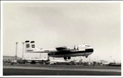 Foto Passagierflugzeug beim Starten, Flughafen