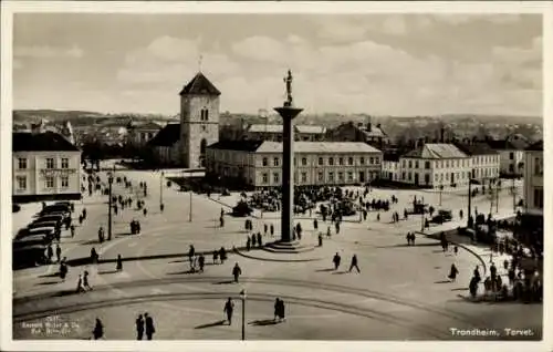 Ak Trondhjem Trondheim Norwegen, Torvet, Platz mit Denkmal, Kirche, Apotheke