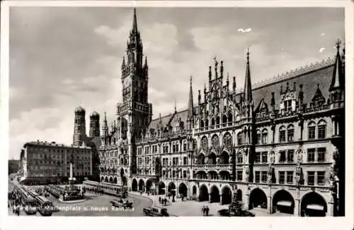 Ak München, Marienplatz, neues Rathaus, Frauenkirche, Straßenbahnen