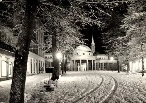 Ak Bad Pyrmont in Niedersachsen, Brunnenallee, Winter, Nacht