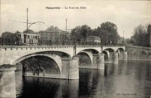 Ak Thionville Diedenhofen Lothringen Moselle, Le Pont des Allies, Straßenbahn