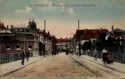 Ak Thionville Diedenhofen Lothringen Moselle, Pont des Allies, Rue du General Pau, Teilansicht