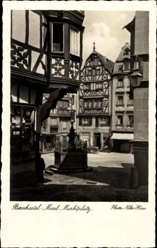 Ak Bernkastel an der Mosel, Marktplatz, Fachwerkhäuser