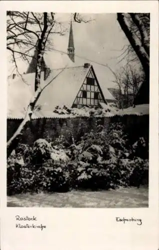 Ak Hansestadt Rostock, Klosterkirche, Winter, Fachwerkhaus, Fotograf Eschenburg