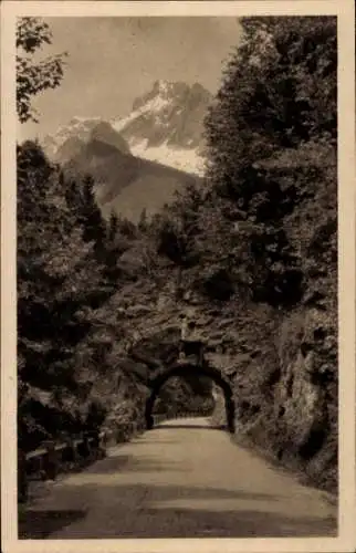 Ak Ramsau im Berchtesgadener Land Oberbayern, Ramsauer Straße, Felsentor