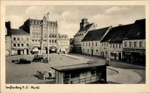 Ak Senftenberg in der Niederlausitz, Markt, Geschäft Paul Bsdok, Kiosk, Schultheiss Quelle