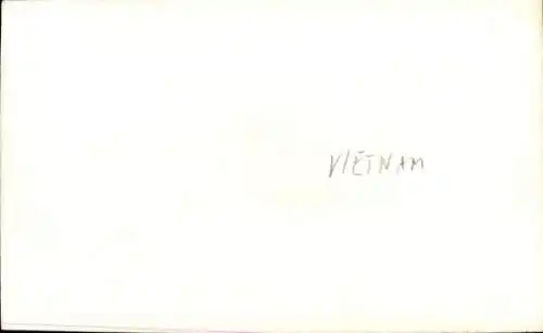 Foto Vietnam, drei Männer auf dem Feld