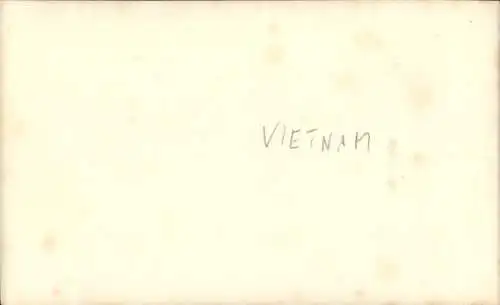 Foto Vietnam, Arbeiter schieben Boot