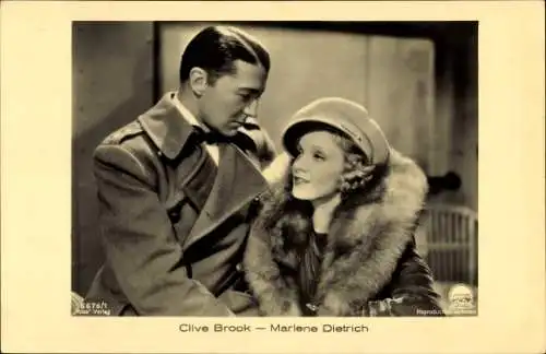 Ak Schauspielerin Marlene Dietrich, Clive Brook, Filmszene, Pelz