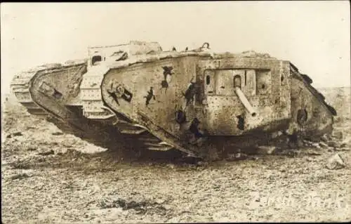 Foto Ak Frankreich, Zerschossener englischer Panzer, I WK