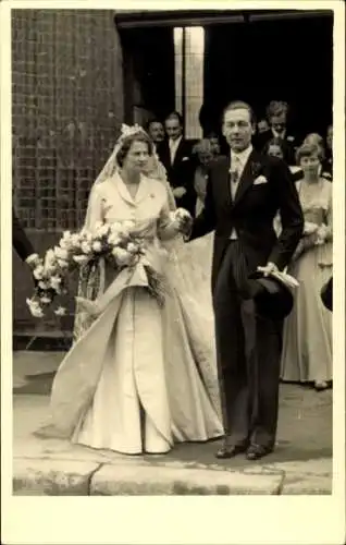 Foto Ak Ernst August von Hannover, Ortrud zu Schleswig Holstein Sonderburg Glücksburg, Hochzeit