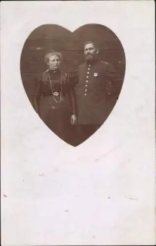 Foto Ak Soldat in Uniform mit Frau, Portrait, I WK