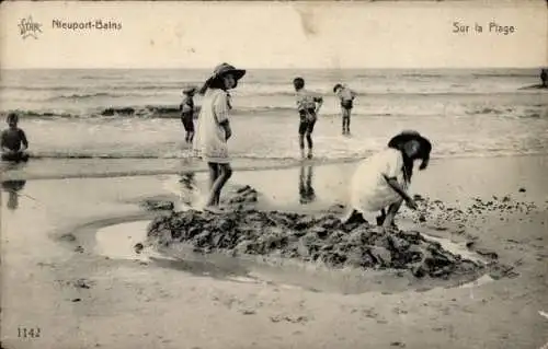 Ak Nieuport Bains Nieuport Westflandern, Am Strand