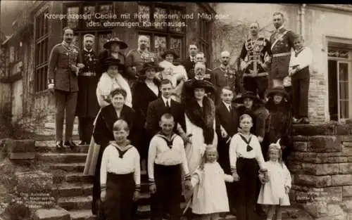 Ak Kronprinzessin Cecilie von Preußen mit Kindern, Prinz Eitel Friedrich, Oskar, ehem. Kaiserhaus