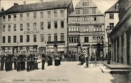 Ak Hannover in Niedersachsen, Schlossplatz, Ablösung der Wache, Geschäftshaus C. Nicolai