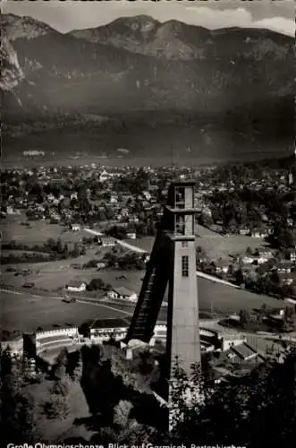 Ak Garmisch Partenkirchen in Oberbayern, große Olympiaschanze, Panorama