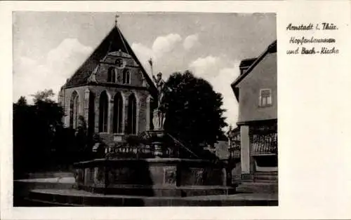 Ak Arnstadt in Thüringen, Hopfenbrunnen, Bach Kirche, Zierbrunnen