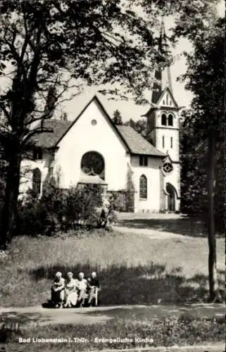 Ak Bad Liebenstein im Thüringer Wald, Evangelische Kirche, Frauen auf der Bank