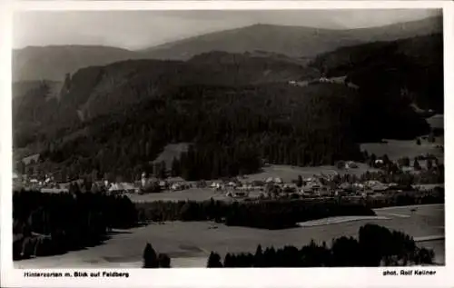 Ak Hinterzarten im Schwarzwald, Totalansicht, Feldberg