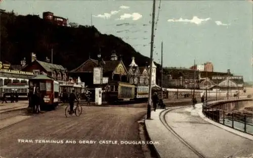 Ak Douglas Isle of Man, Straßenbahnhaltestelle und Derby Castle