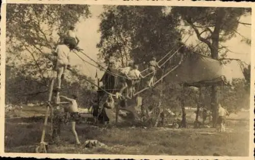 Foto Ak Pfadfinder balancieren über ein Seil