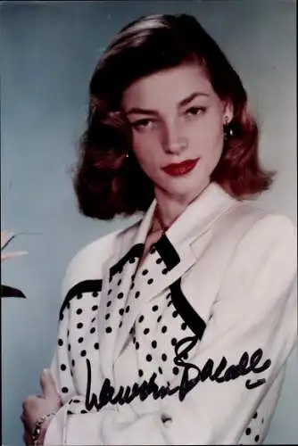 Foto Ak Schauspielerin Lauren Bacall, Portrait, Autogramm