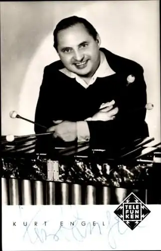 Ak Sänger Kurt Engel, Portrait mit Musikinstrument, Autogramm