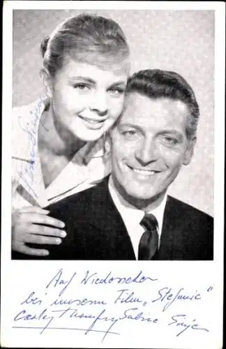 Ak Schauspieler Carlos Thompson, Sabine Sinjen, Film Stefanie von 1958, Autogramm