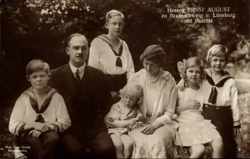 Ak Herzog Ernst August zu Braunschweig und Lüneburg mit Familie, Victoria Luise von Preußen, Kinder