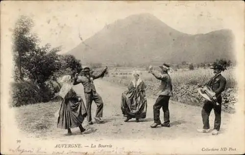 Ak Auvergne, Tänzer in Volkstrachten, Musikinstrument, Bourree