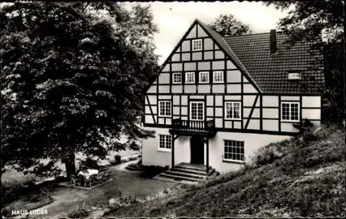 Ak Pernze Bergneustadt im Bergischen Land, Hotel Pension Haus Ludes, Fachwerkhaus