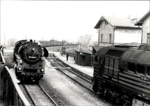 Foto Ak Nöbdenitz Schmölln im Altenburger Land, Gleisanlagen, Dampflokomotive 58 3056-7