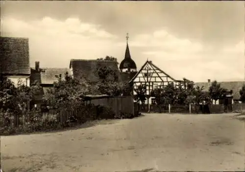 Ak Mannichswalde Crimmitschau in Sachsen, Straßenansicht, Kirche, Fachwerkhaus