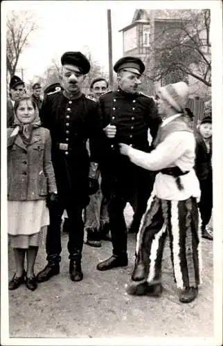 Foto Ak Vorsfelde Wolfsburg? Karneval, Straßenszene